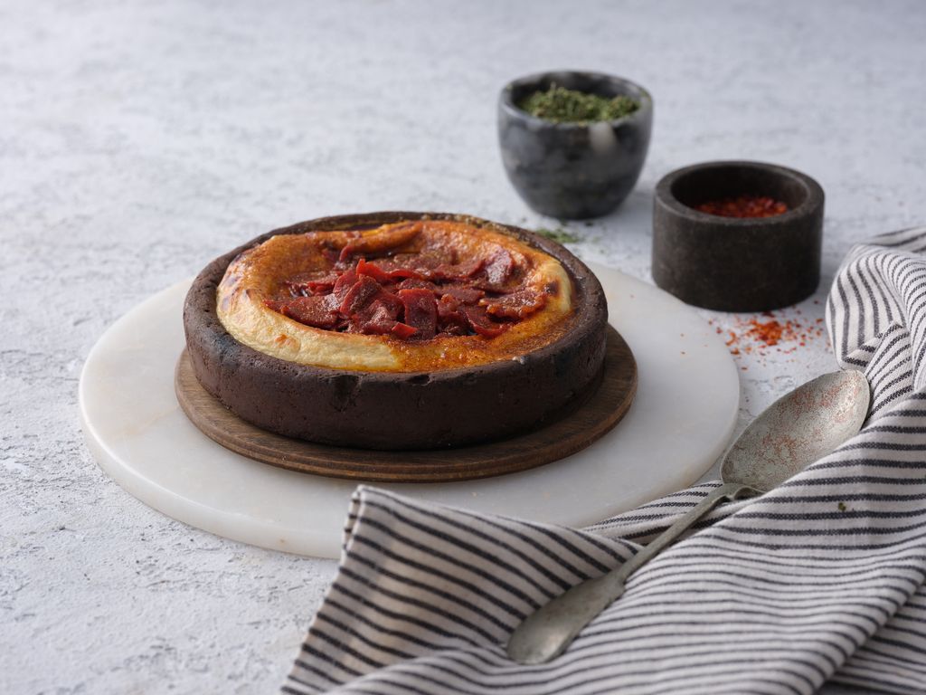 Güveçte Pastırmalı Humus